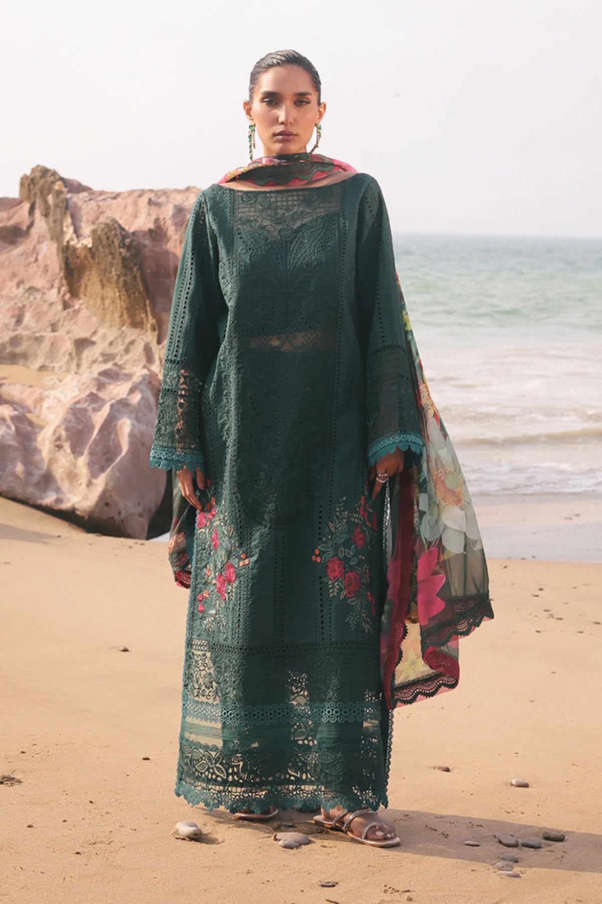 KP1042 - Hania Luxury Lawn 3Pc Suit