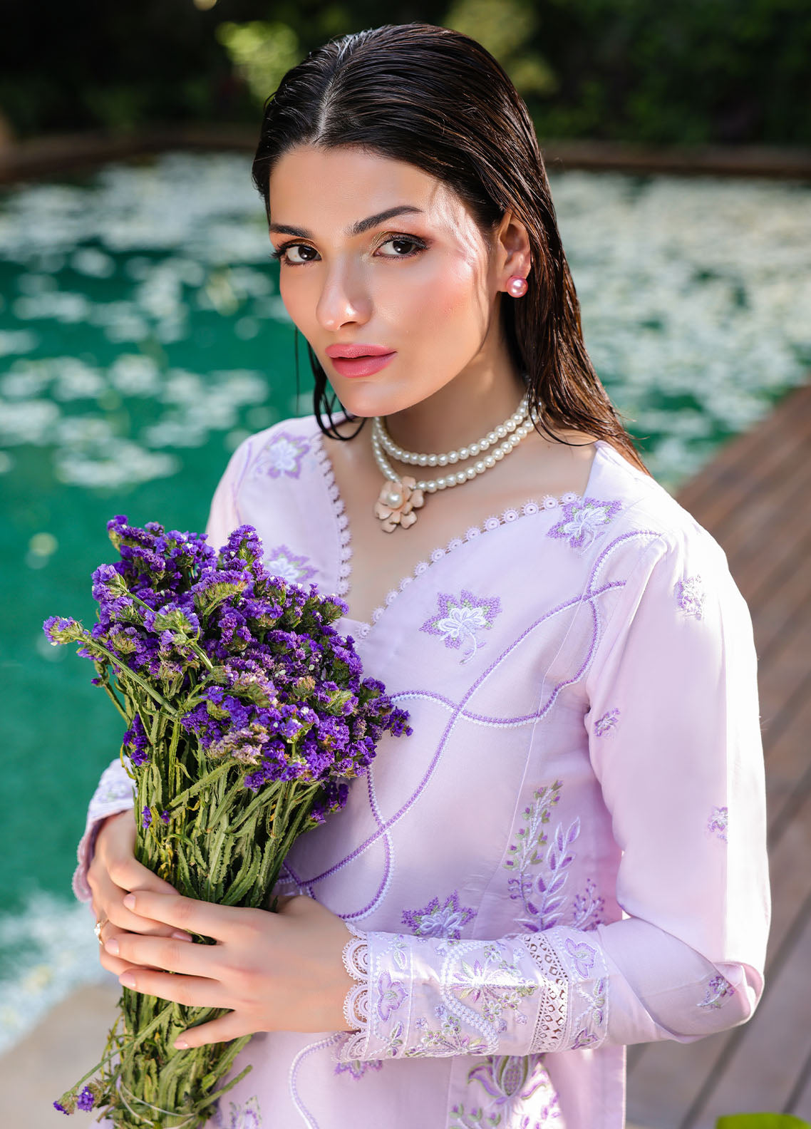 LOVéNT Embroidered Pret