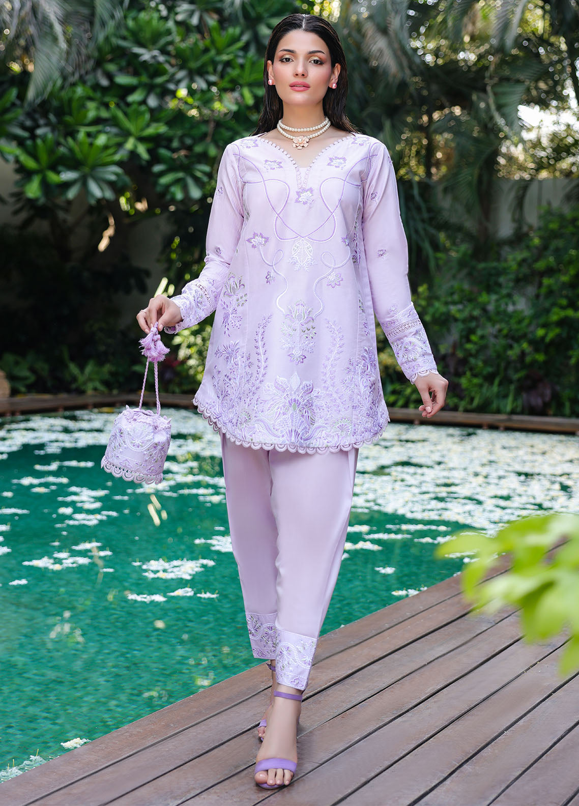 LOVéNT Embroidered Pret