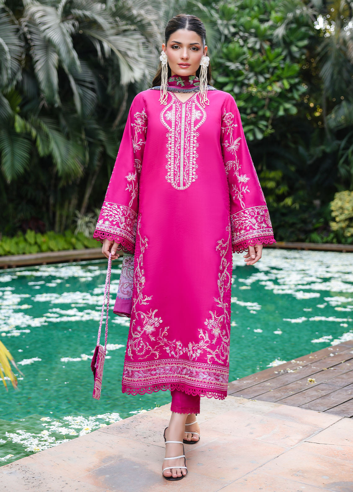 LOVéNT Embroidered Pret