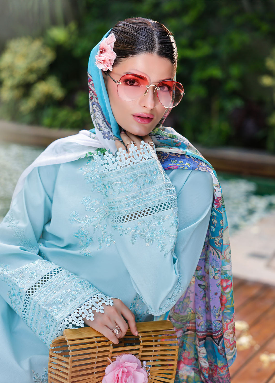 LOVéNT Embroidered Pret