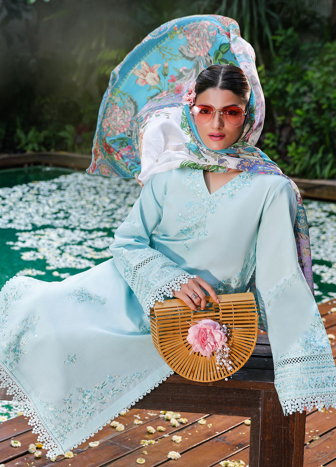 LOVéNT Embroidered Pret