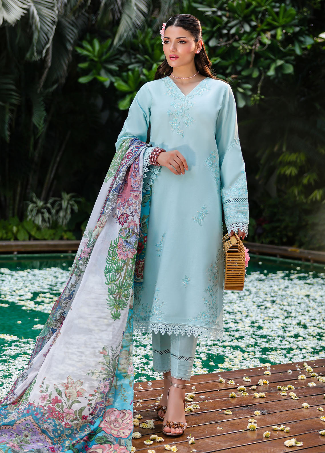 LOVéNT Embroidered Pret