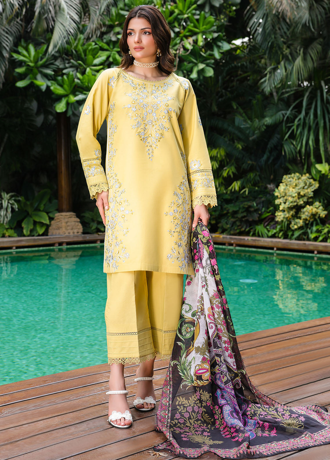 LOVéNT Embroidered Pret