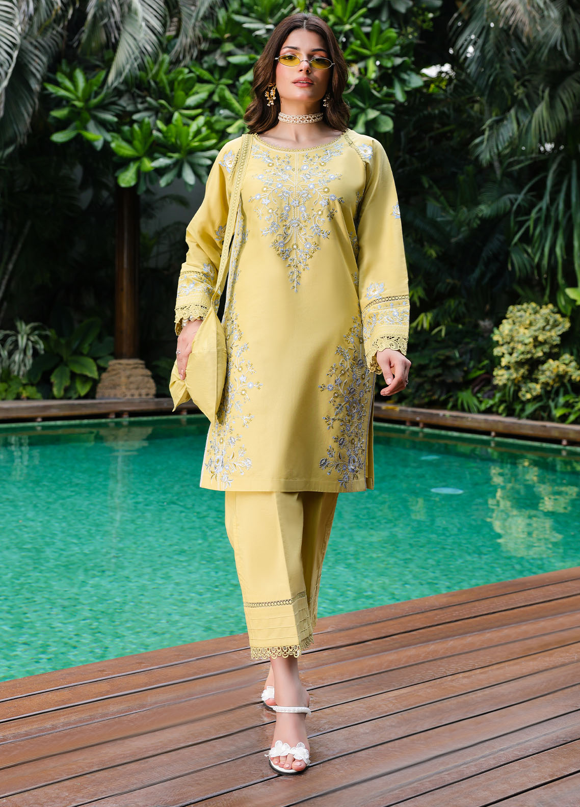 LOVéNT Embroidered Pret
