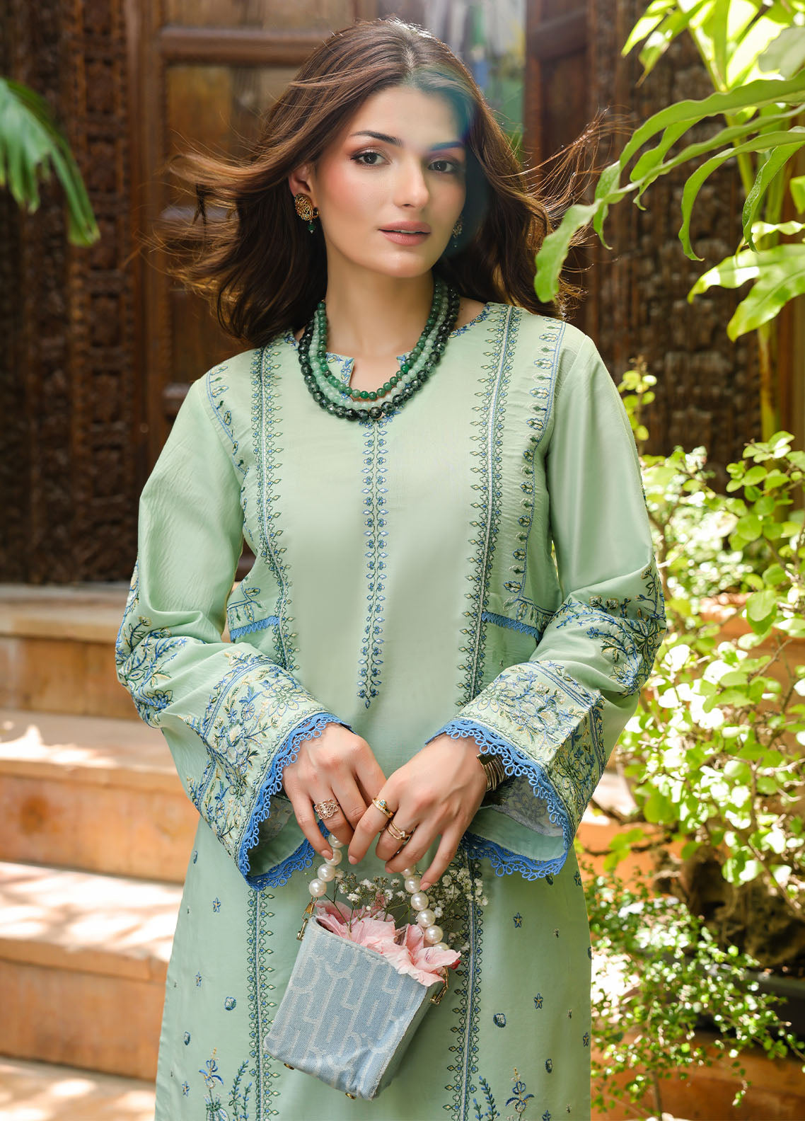 LOVéNT Embroidered Pret