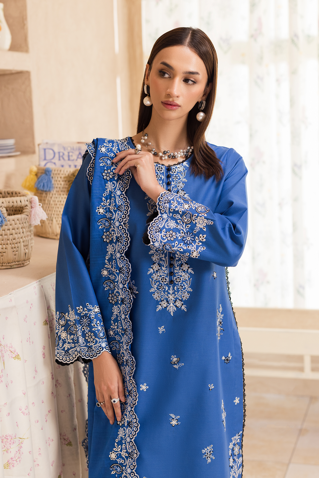 Nissa Chikankari Exclusive