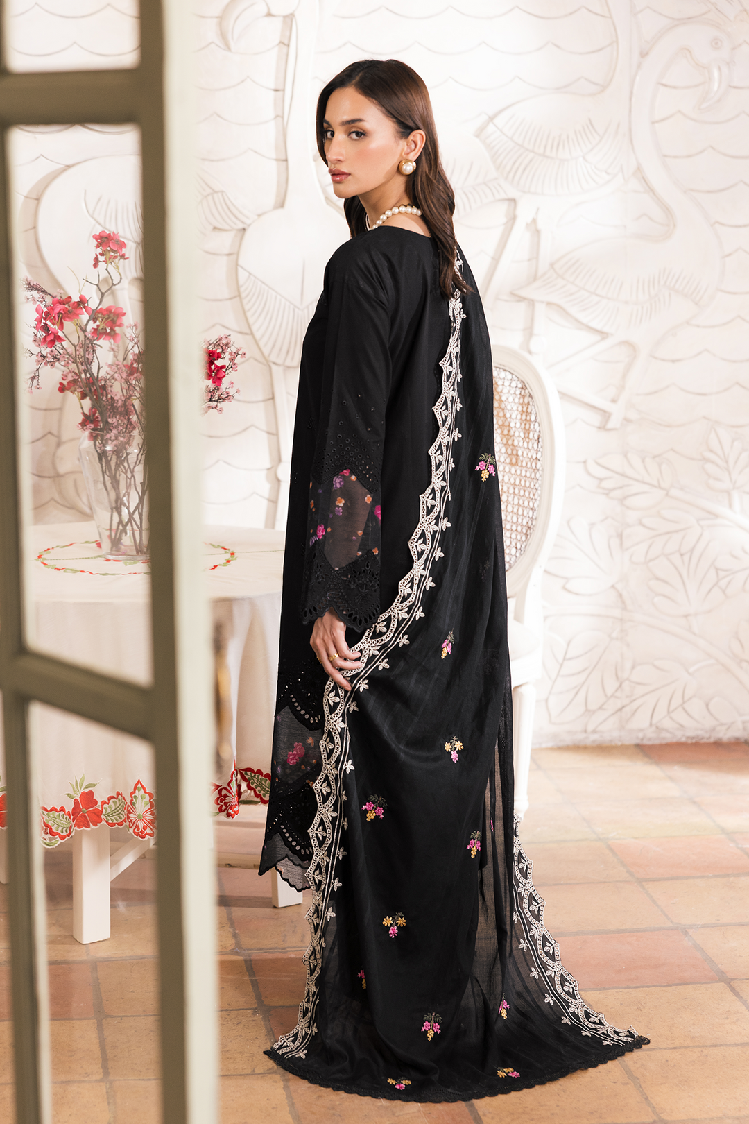Nissa Chikankari Exclusive