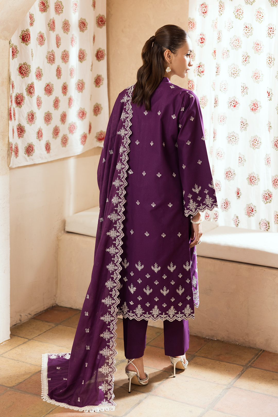 Nissa Chikankari Exclusive