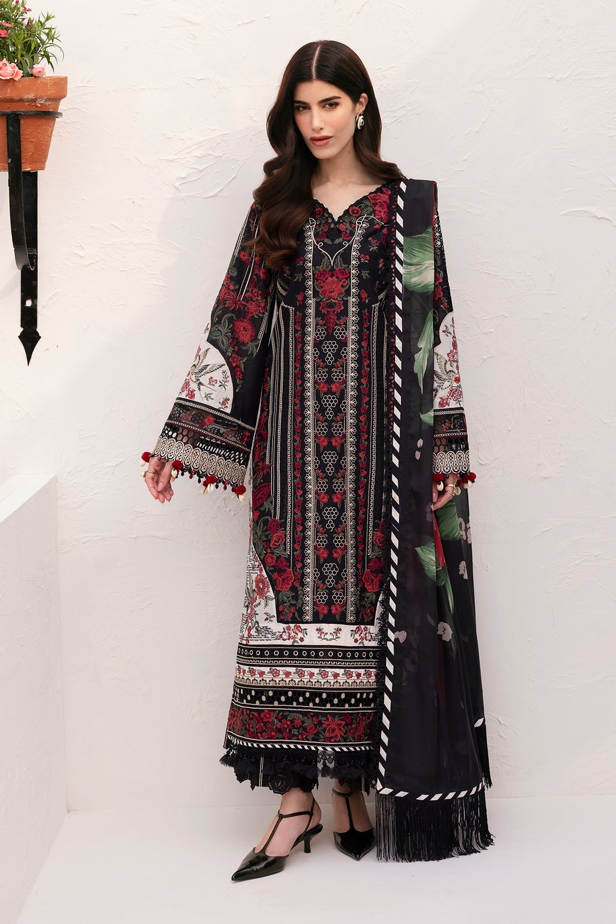 EMBROIDERED LAWN