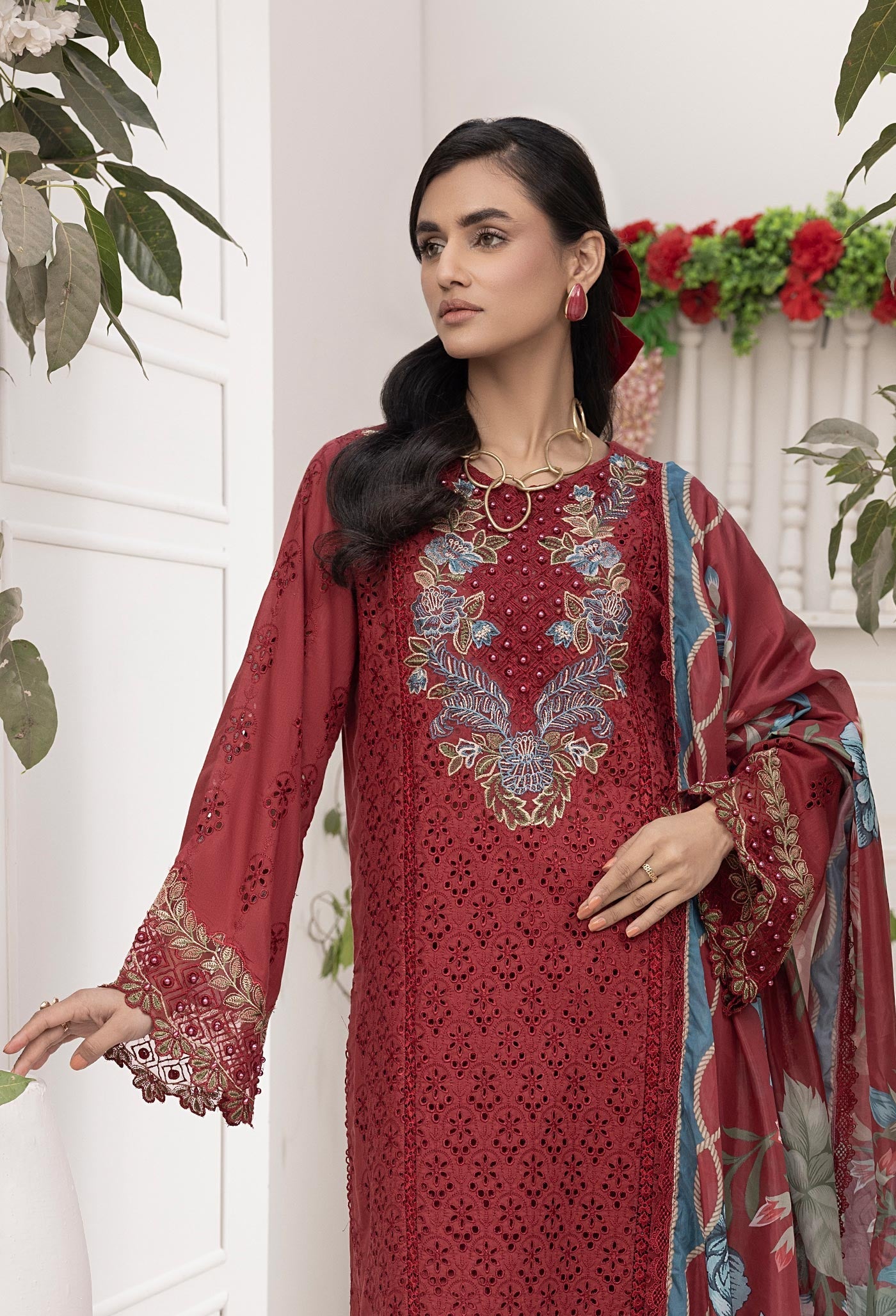 EZLYN CHIKANKARI LAWN