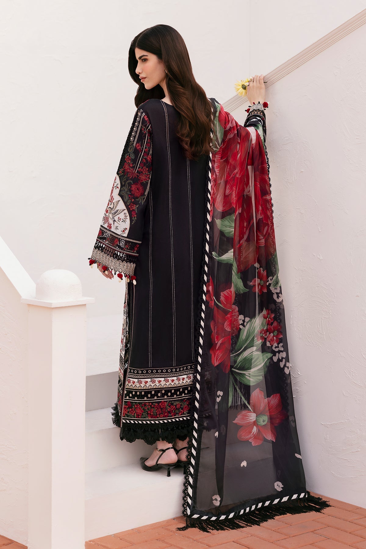 EMBROIDERED LAWN