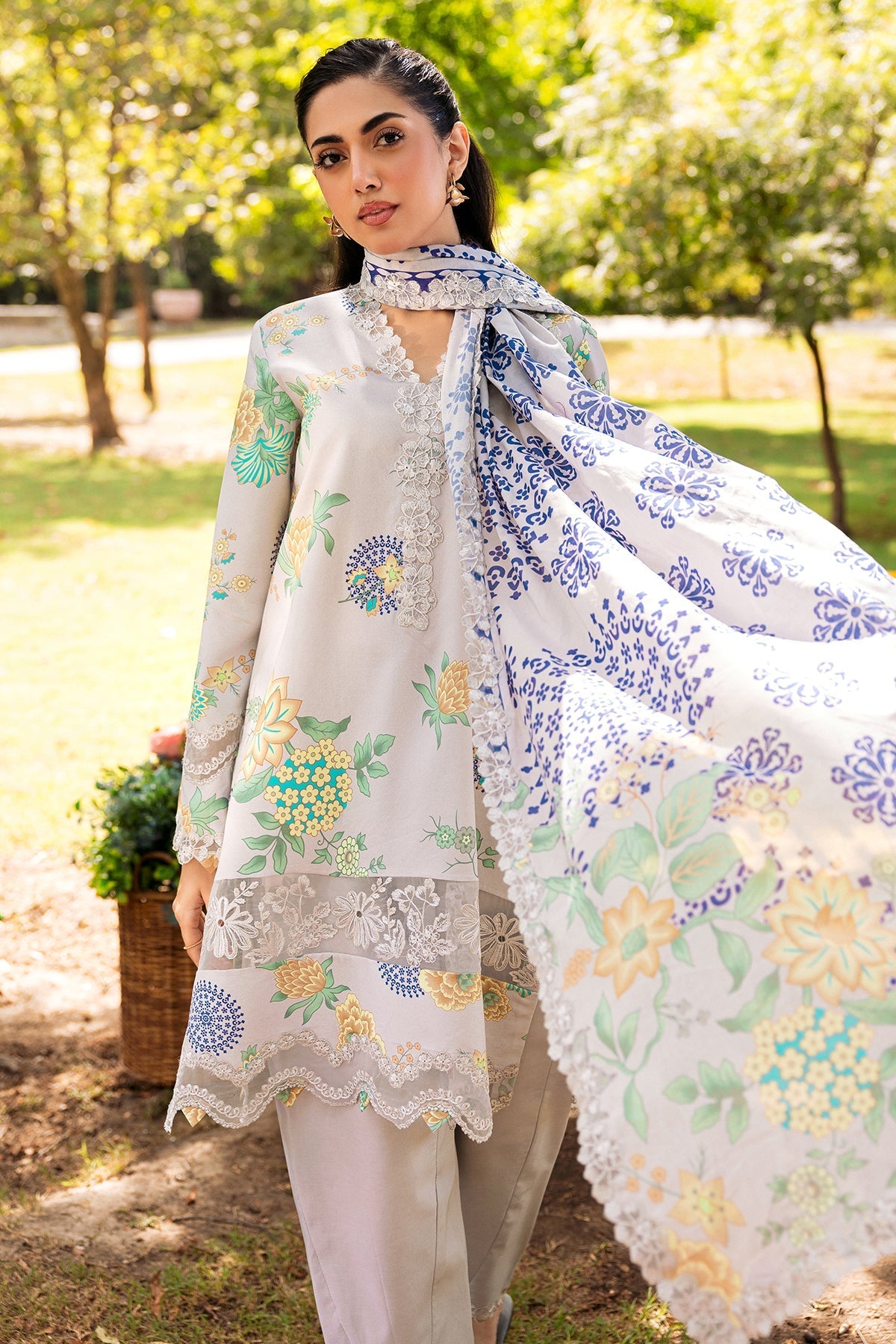 Charizma Range Embroidered Lawn CRN4-03