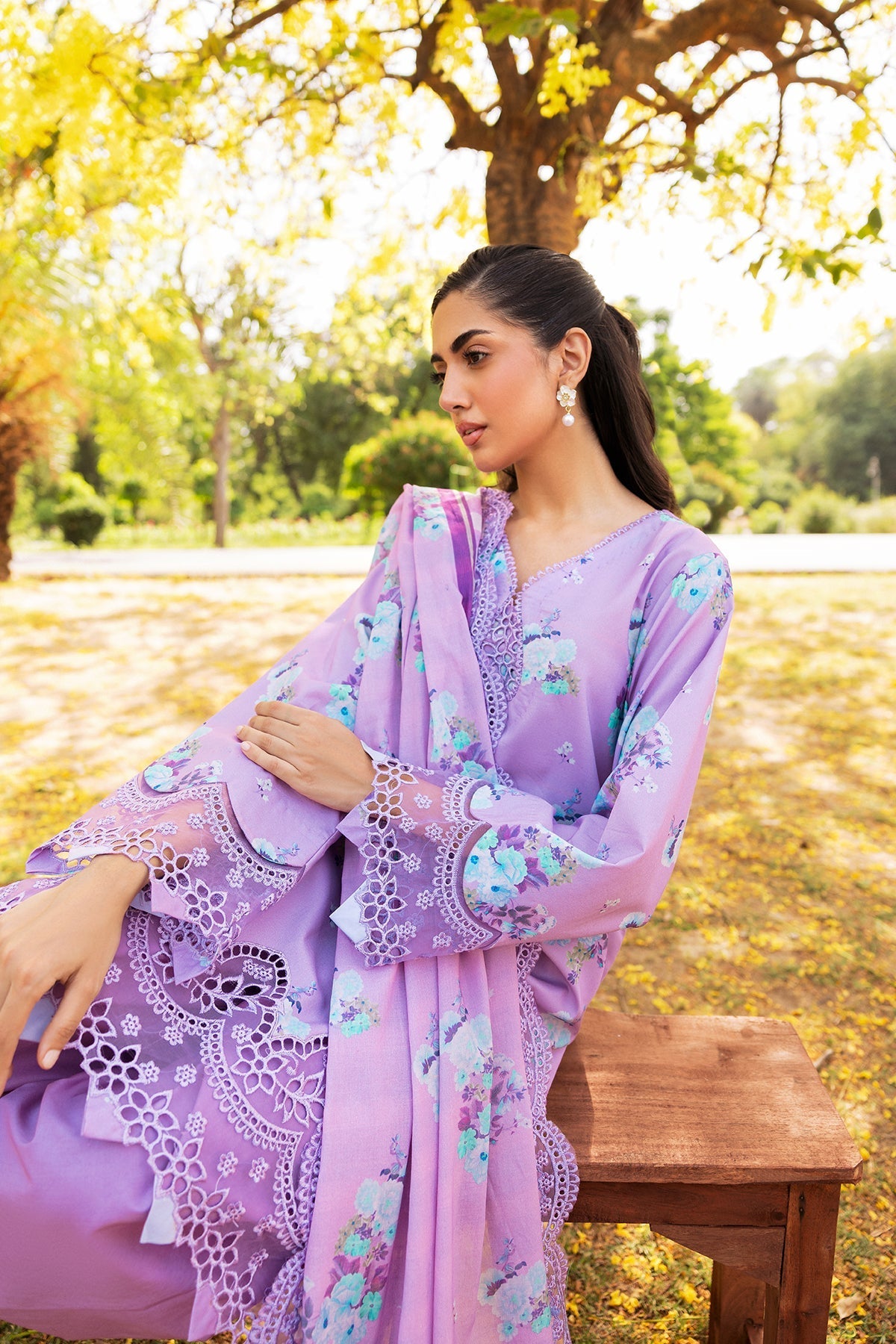 Charizma Range Embroidered Lawn CRN4-01