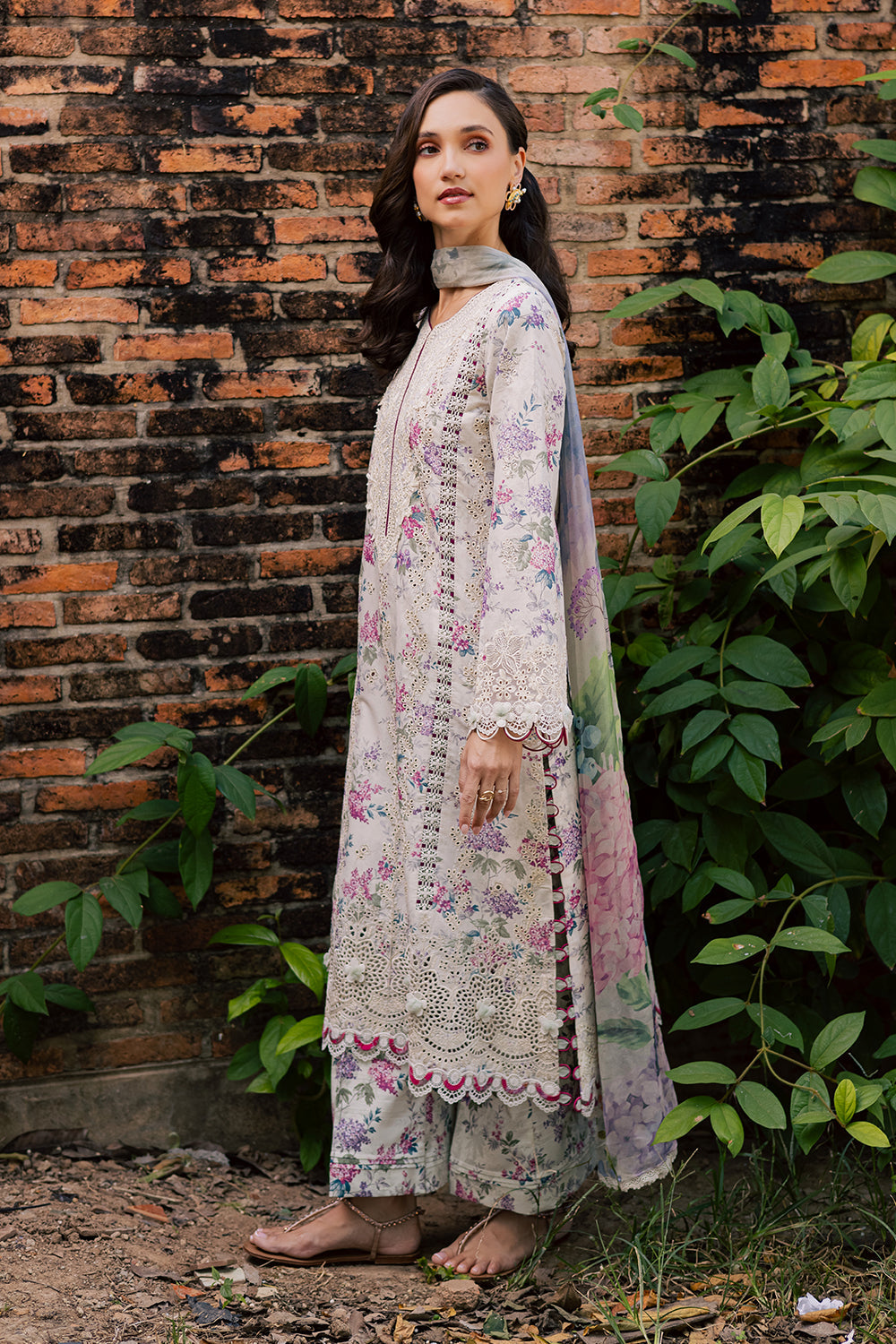 shezlin chikankari edit
