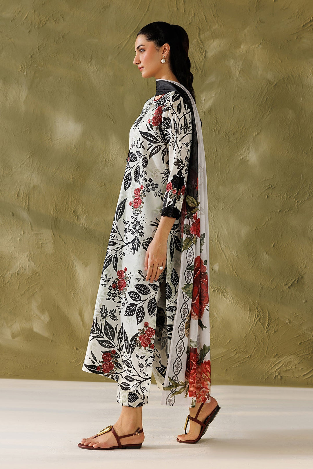 EMBROIDERED LAWN