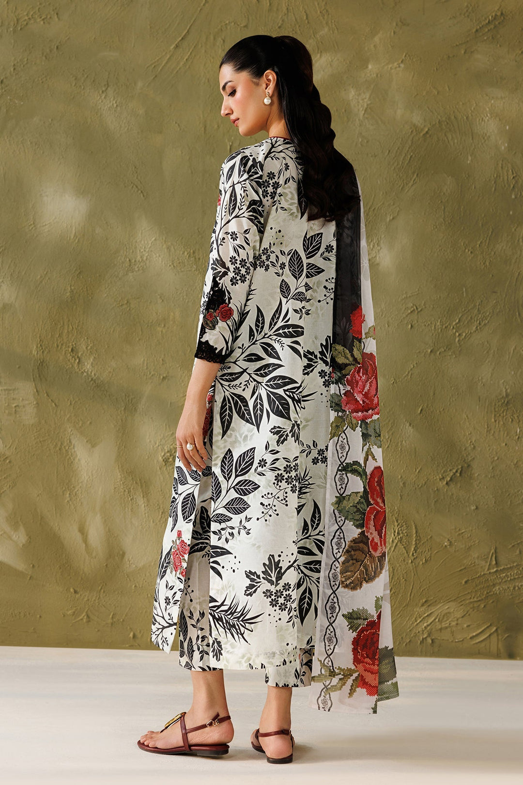 EMBROIDERED LAWN