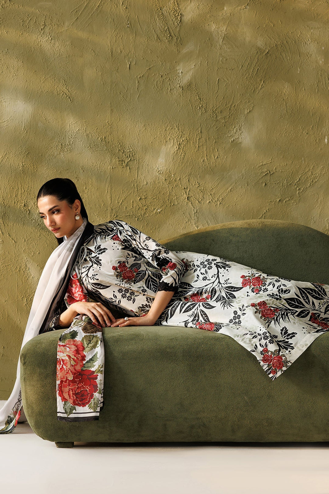 EMBROIDERED LAWN