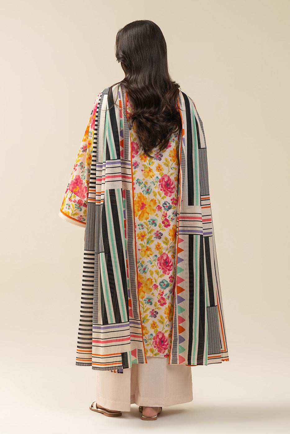 3 PIECE EMBROIDERED LAWN SUIT