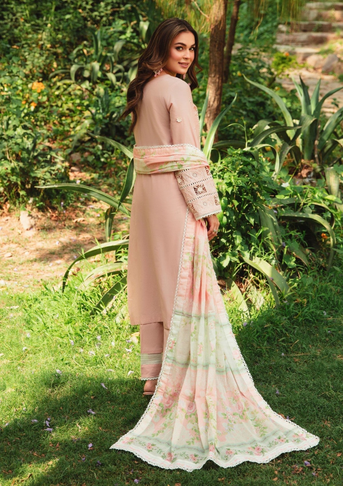 REET LUXURY LAWN