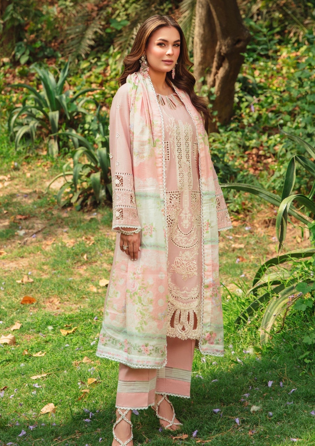 REET LUXURY LAWN