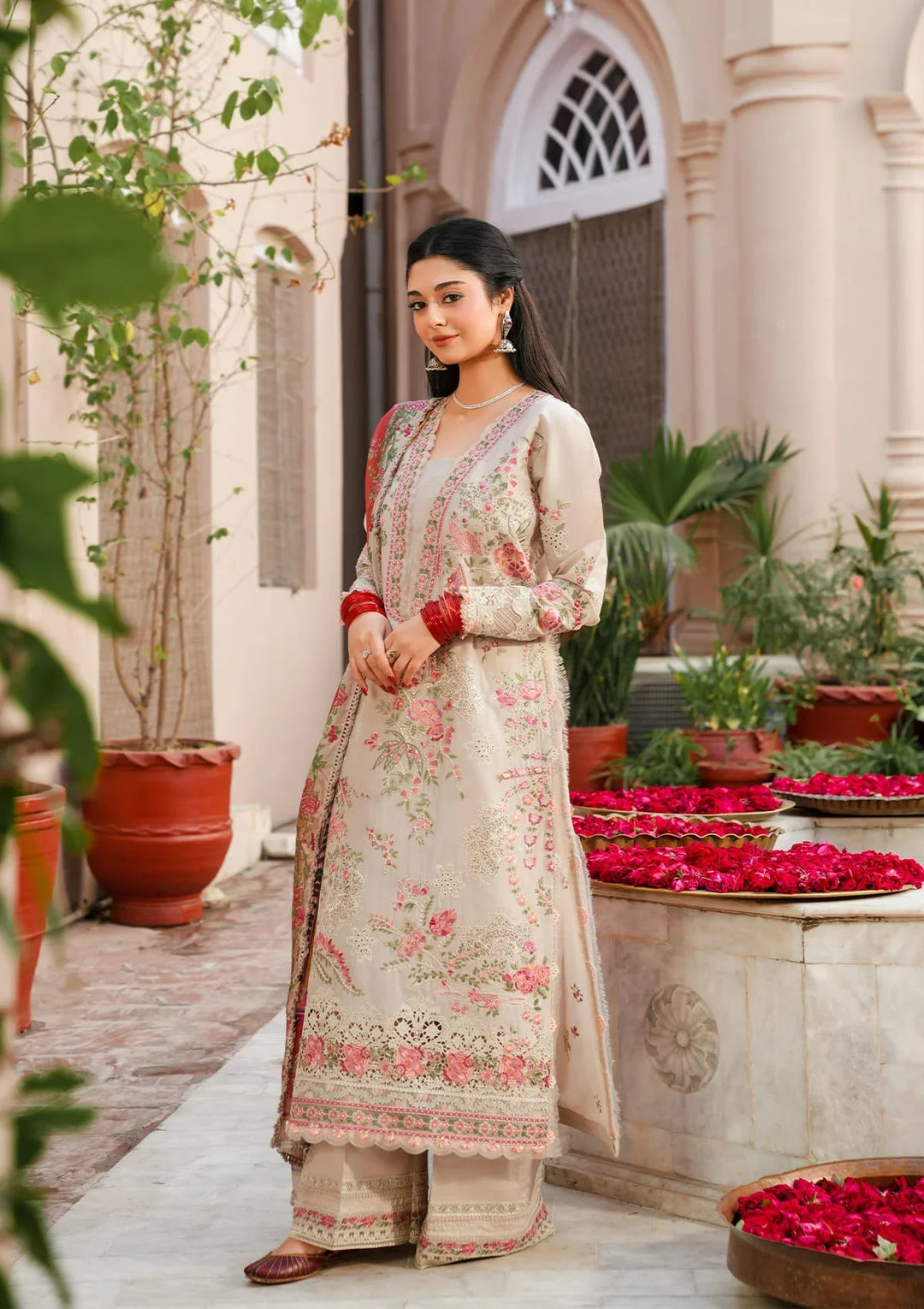 EK FASANA - LUXURY LAWN &