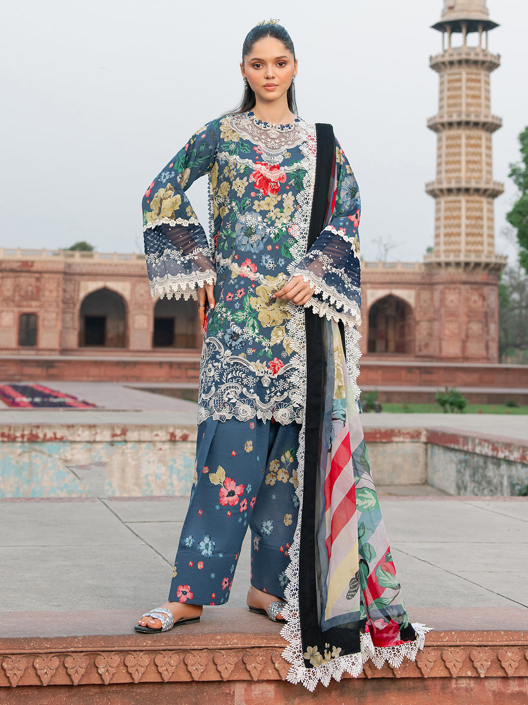 Naqsh Naaz Luxury Lawn
