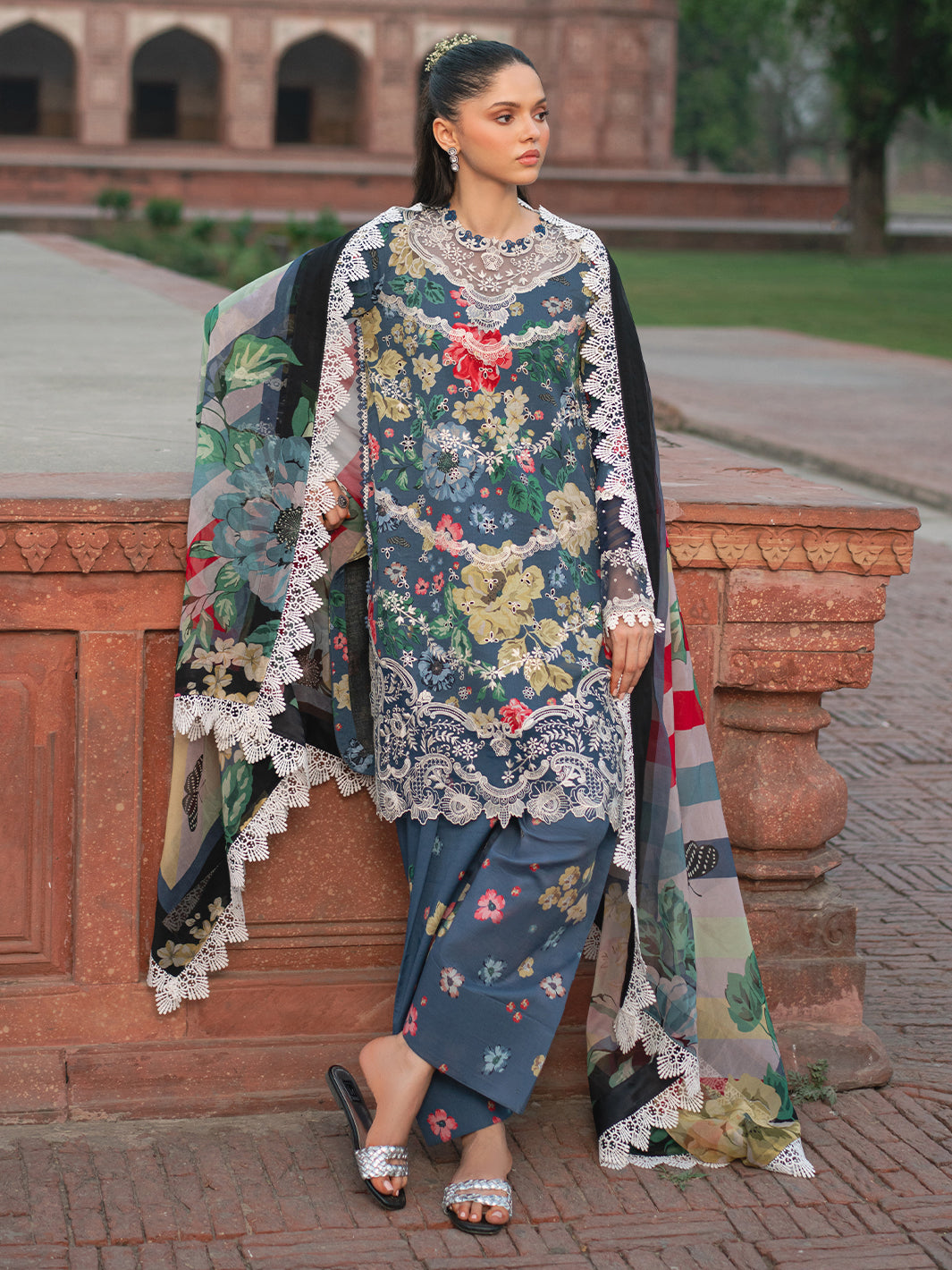Naqsh Naaz Luxury Lawn