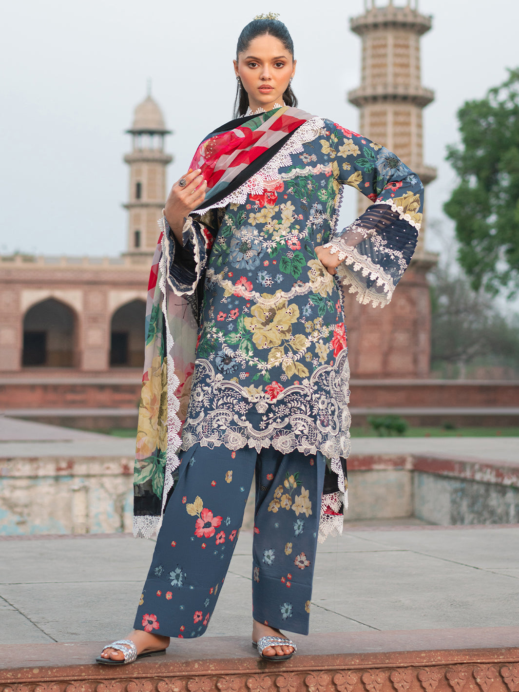 Naqsh Naaz Luxury Lawn