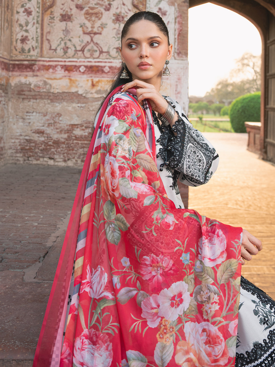 Naqsh Naaz Luxury Lawn