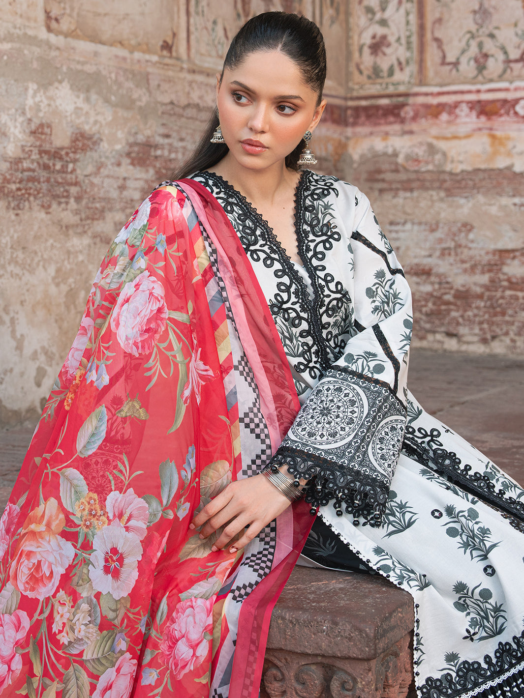 Naqsh Naaz Luxury Lawn