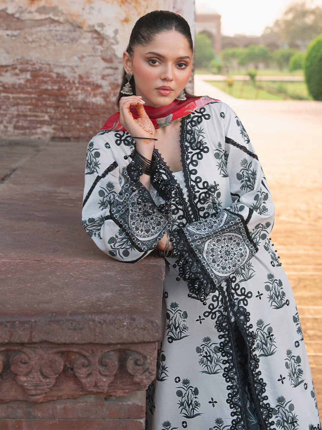 Naqsh Naaz Luxury Lawn