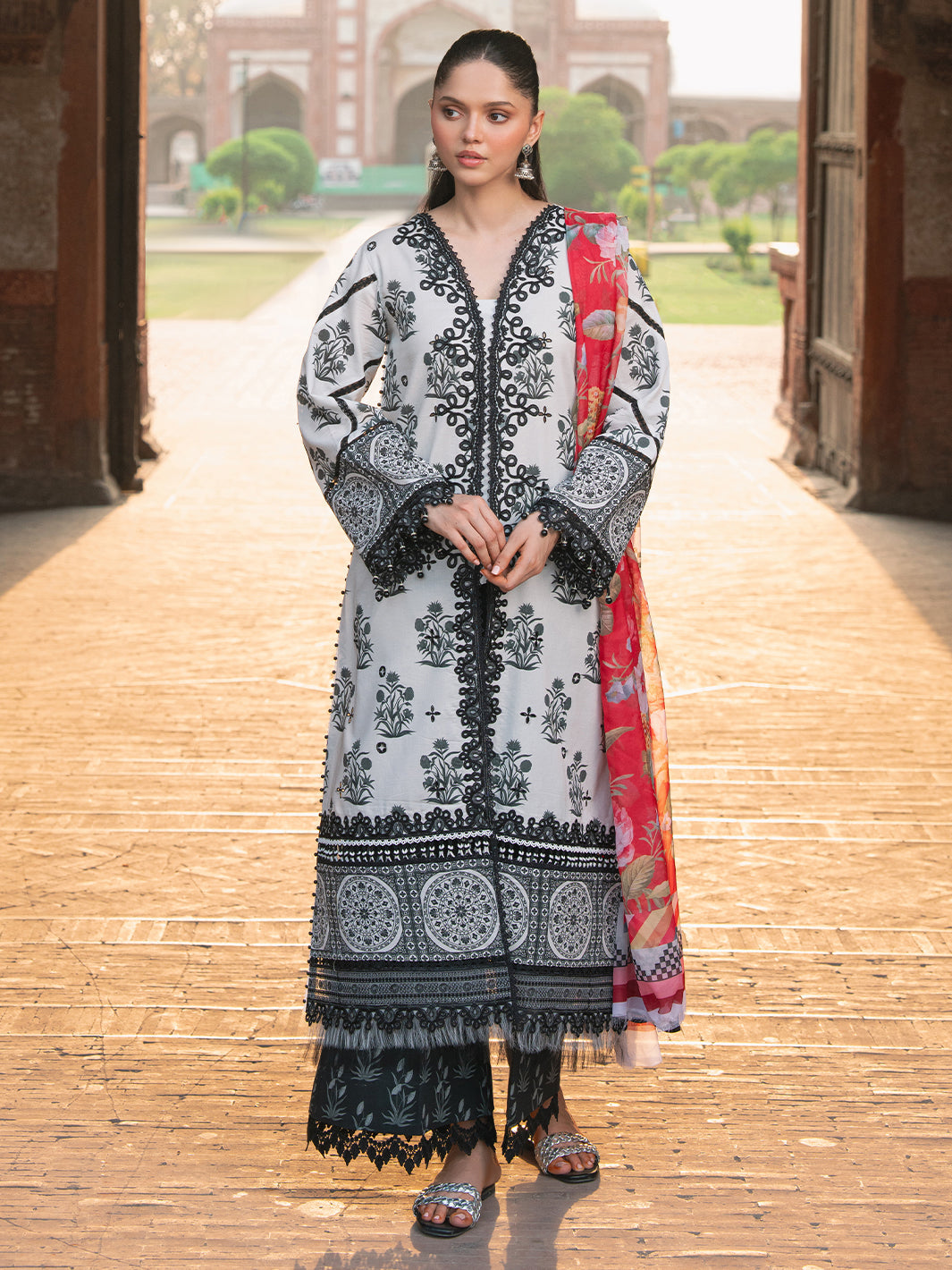 Naqsh Naaz Luxury Lawn