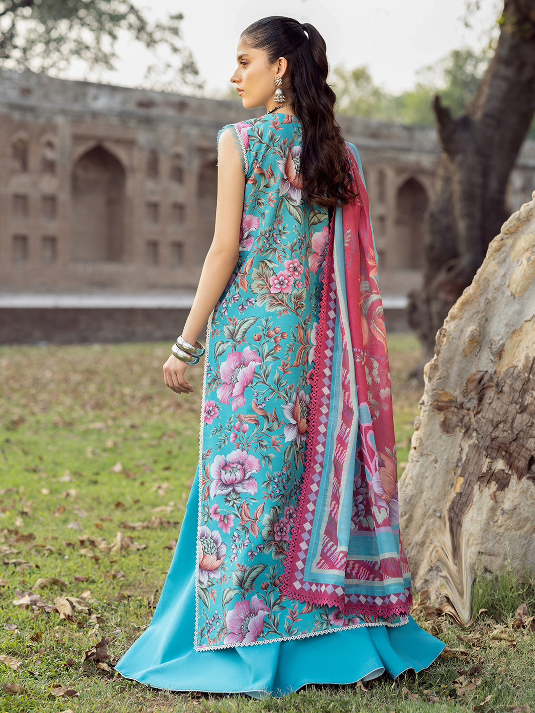 Naqsh Naaz Luxury Lawn