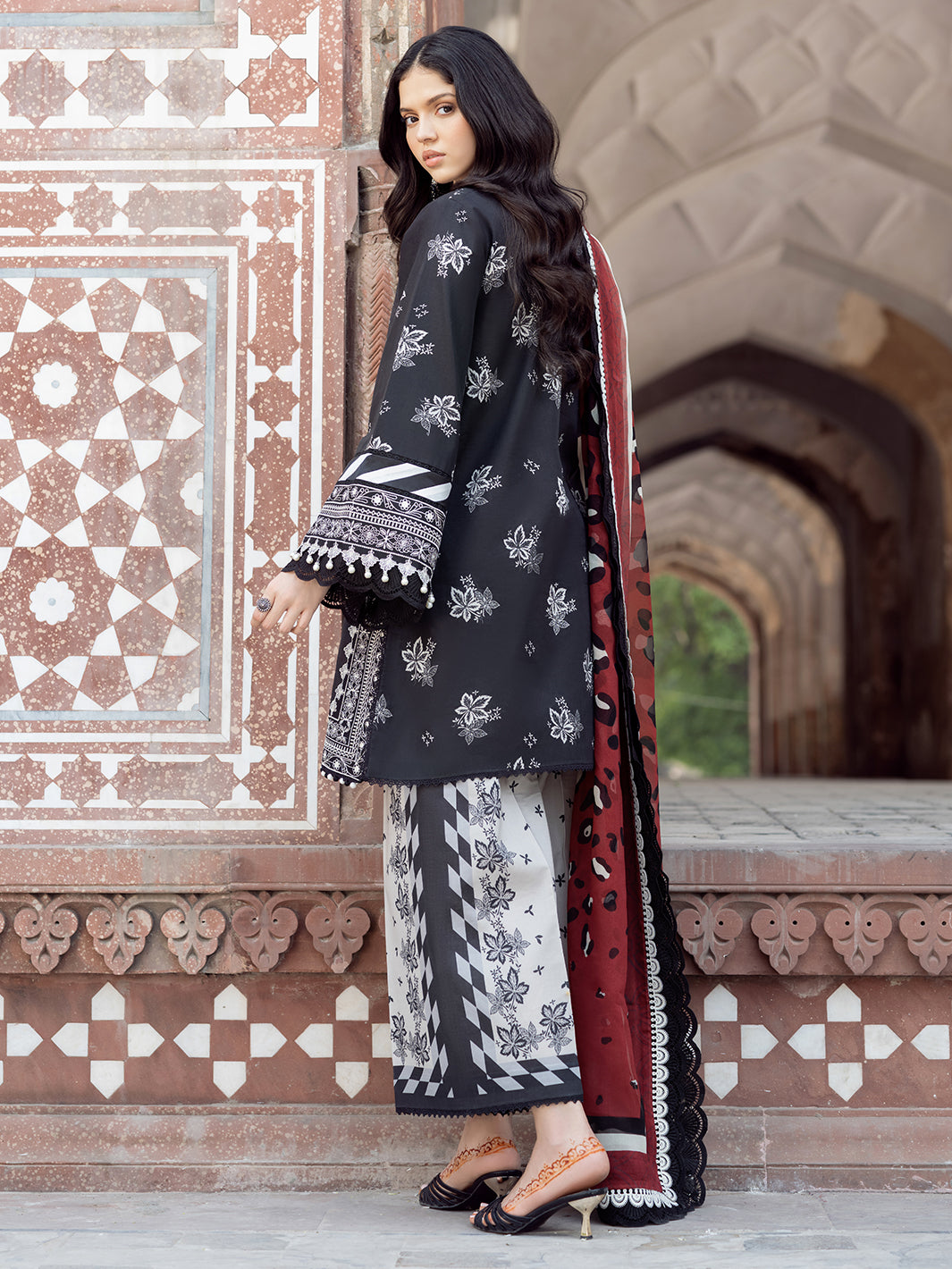 Naqsh Naaz Luxury Lawn