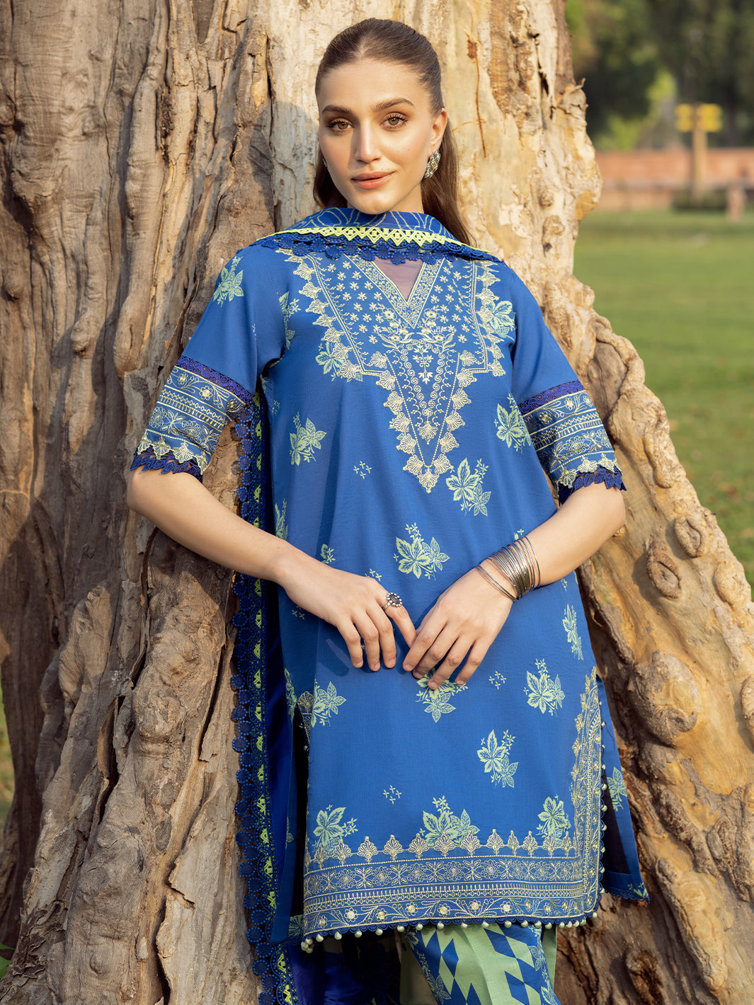 Naqsh Naaz Luxury Lawn