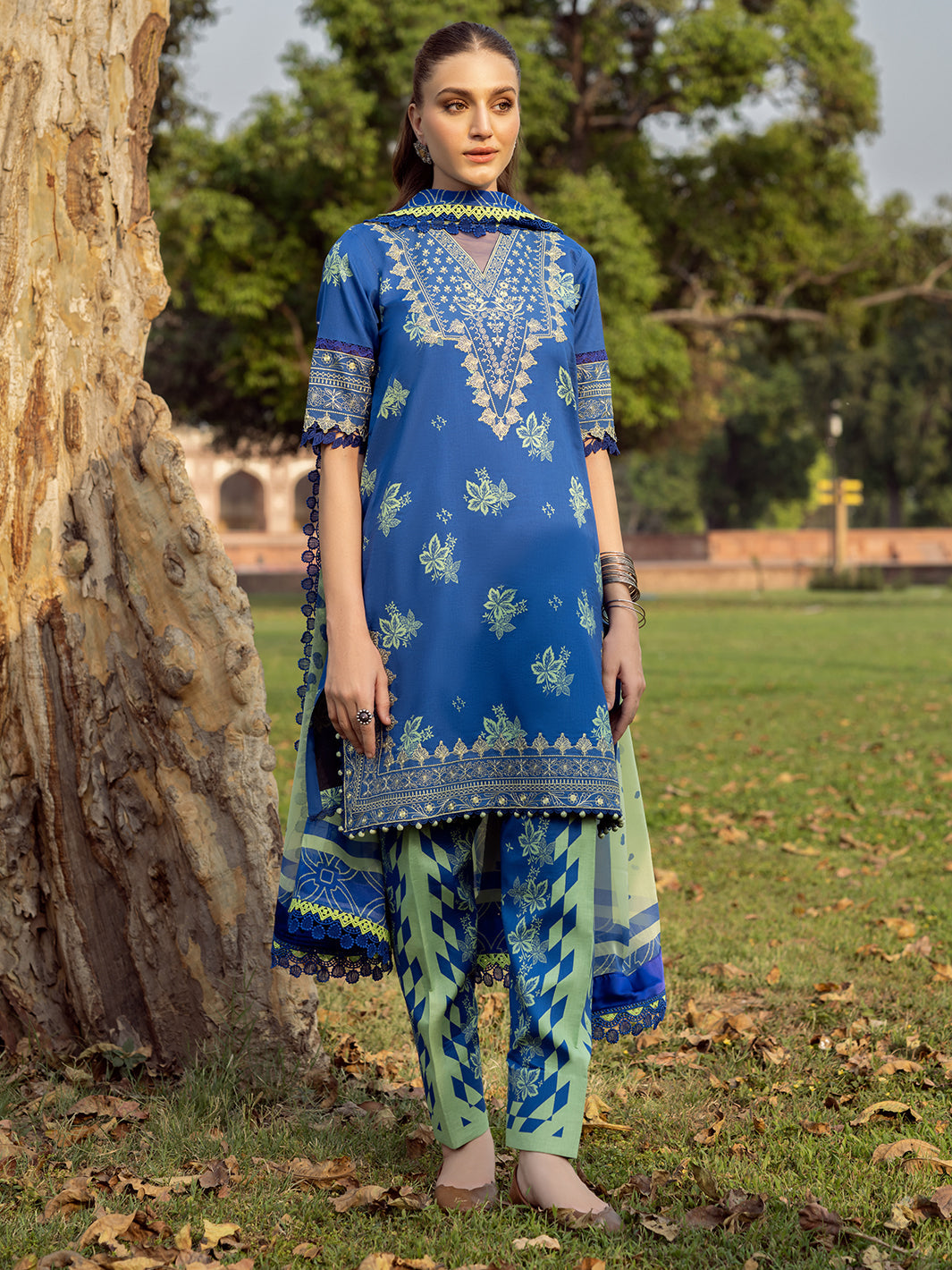 Naqsh Naaz Luxury Lawn