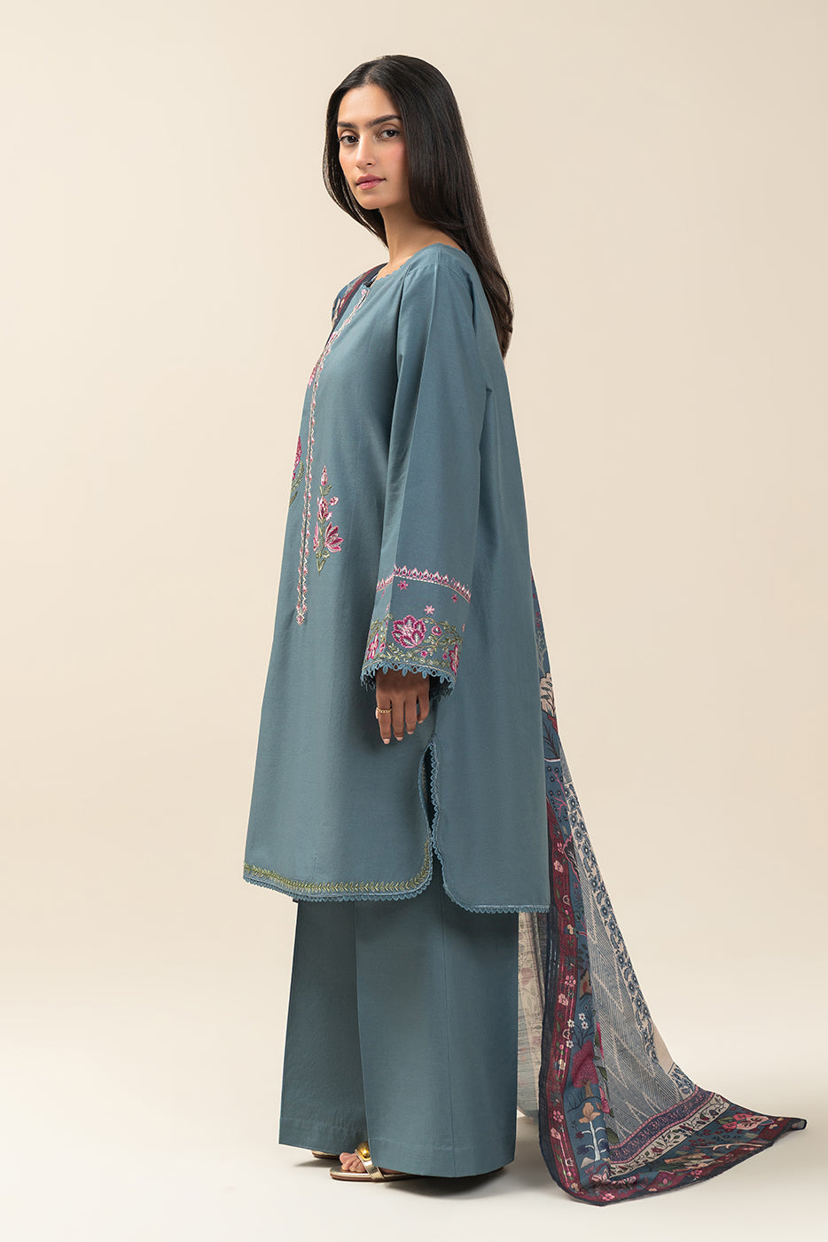 3 PIECE EMBROIDERED LAWN SUIT
