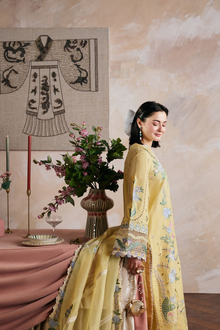 Luxury Lawn &