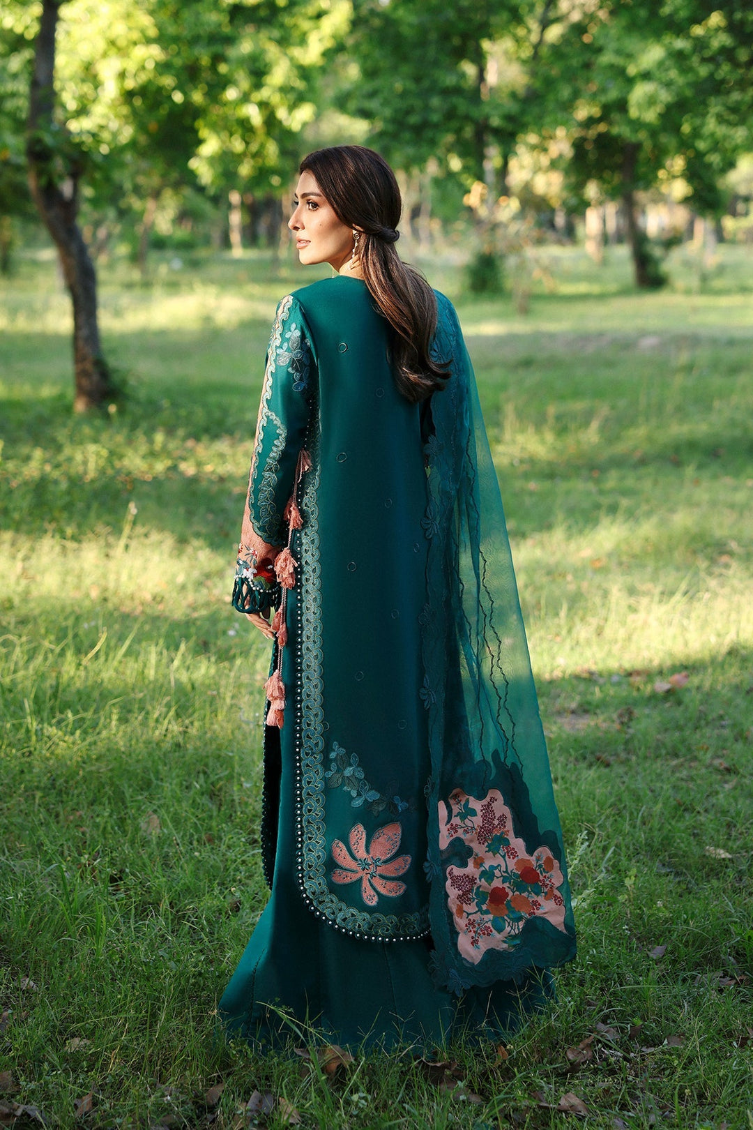 A UNSTITCHED Lawn &