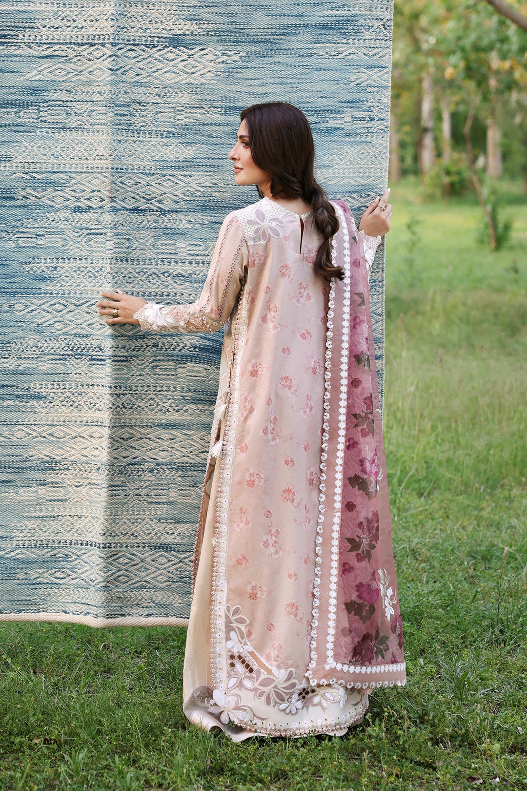 A UNSTITCHED Lawn &