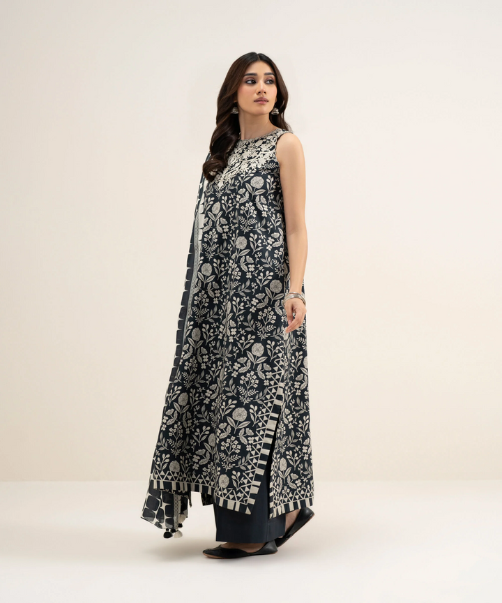 3 Piece - Embroidered Lawn Stitched