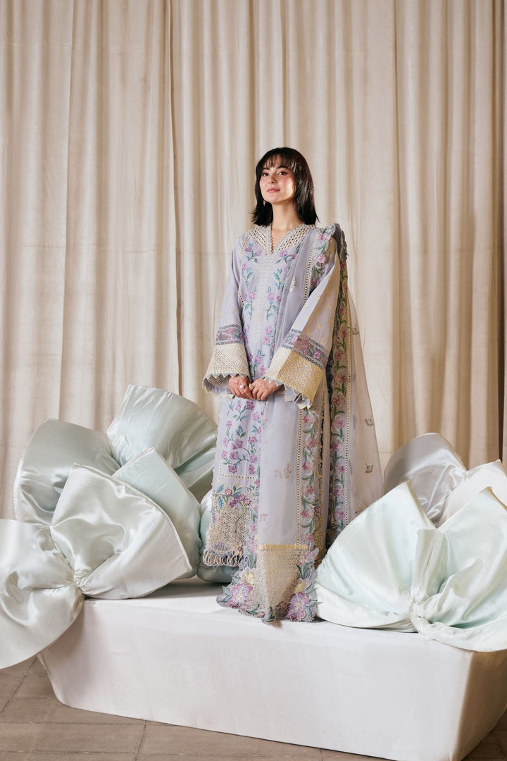 Luxury Lawn &