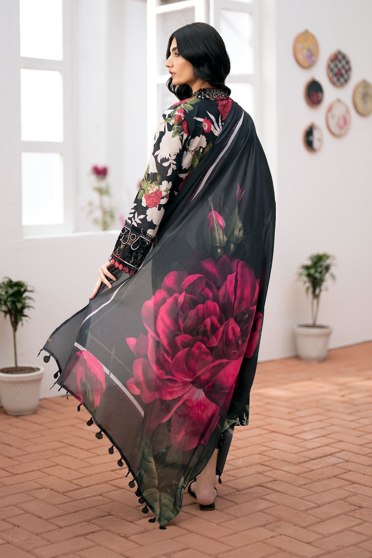 EMBROIDERED LAWN