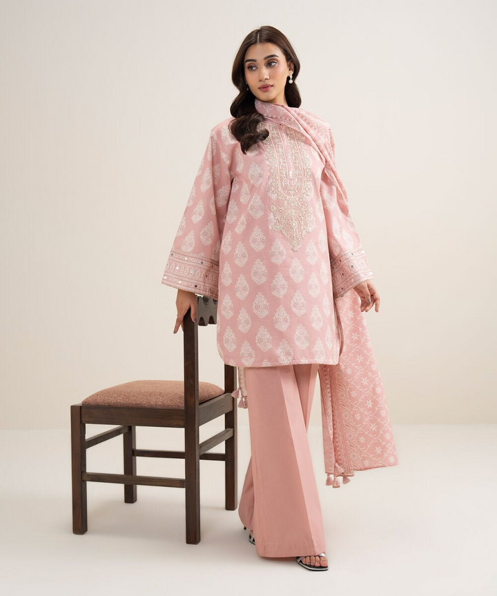 3 Piece Embroidery  Lawn  Ready Suit