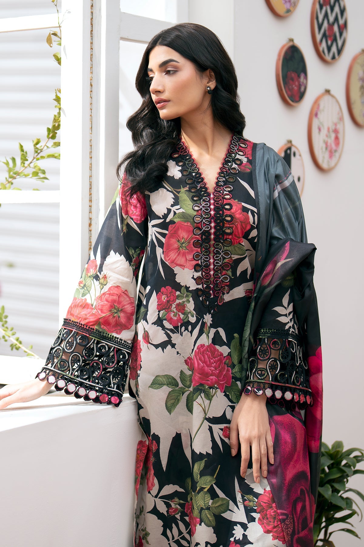 EMBROIDERED LAWN