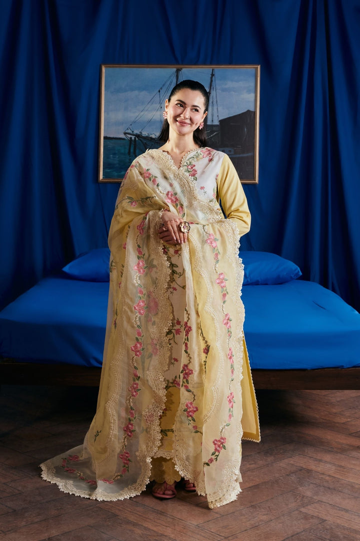 Luxury Lawn &