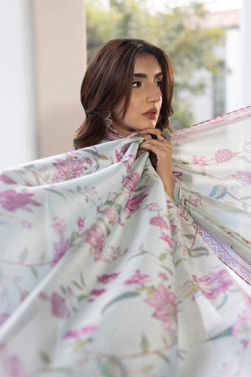 Dil Kash CHIKANKARI  LAWN