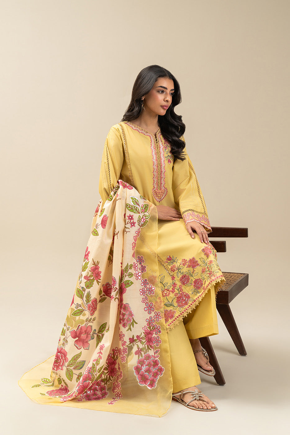 3 PIECE EMBROIDERED LAWN SUIT