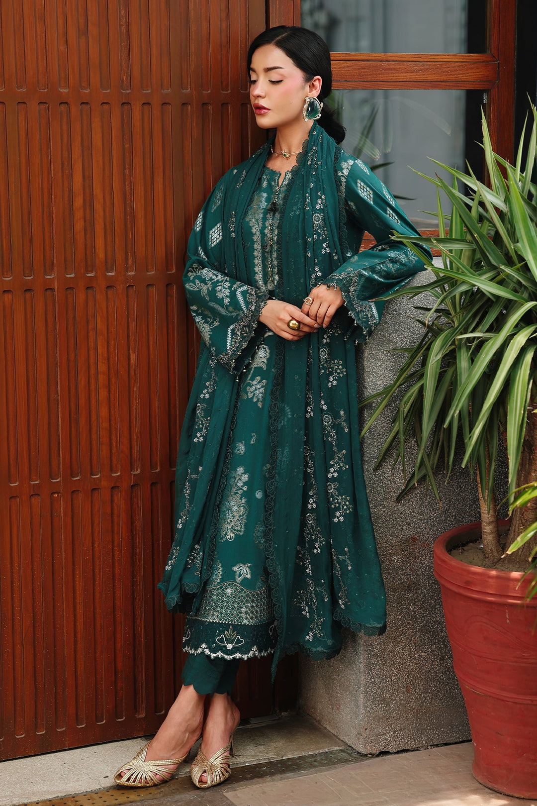 EMBROIDERED JACQUARD  SUIT 3 PC